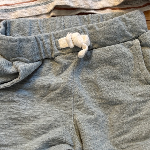 Two boys 2T sets - Picture 4 of 7